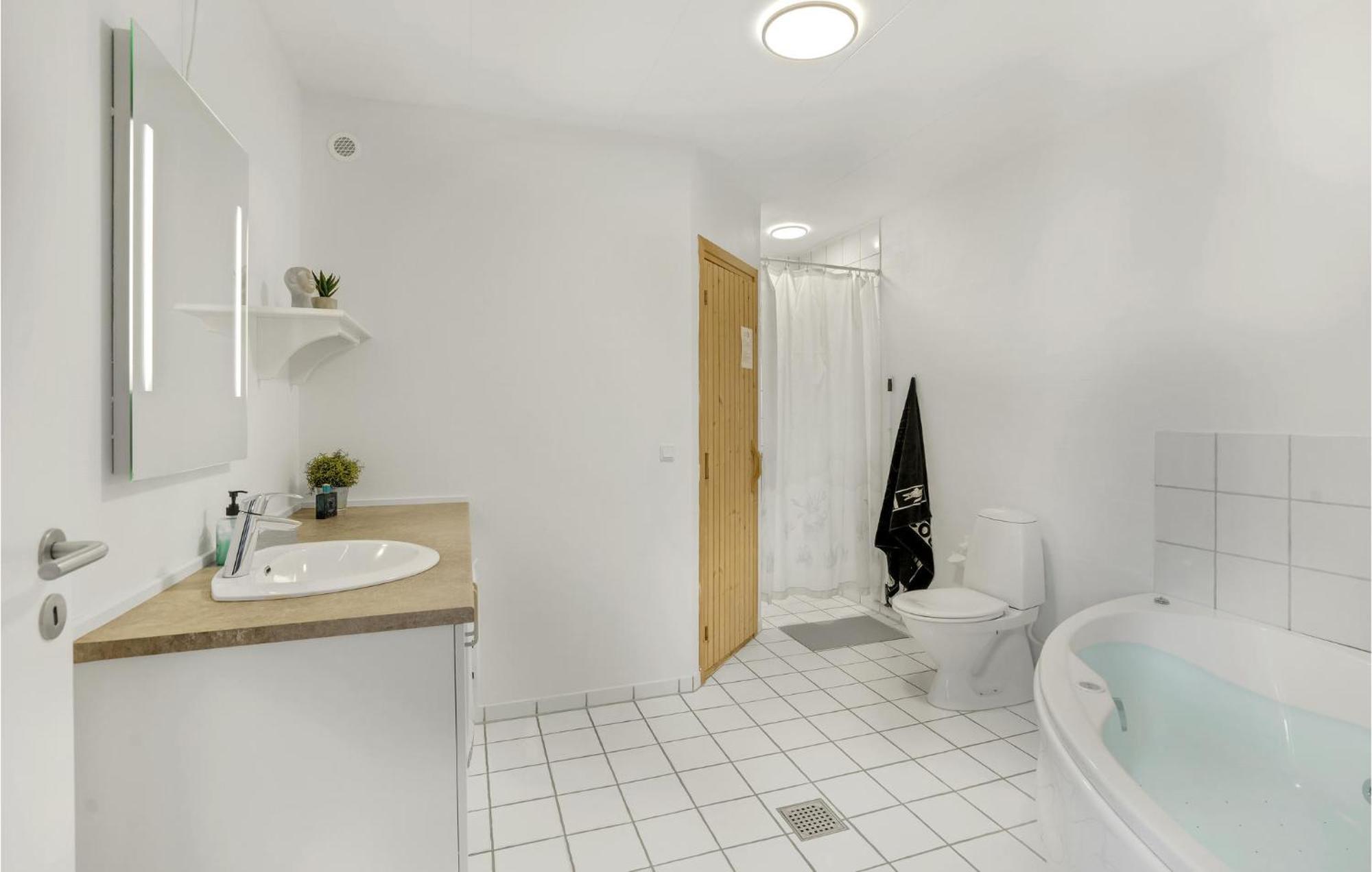 Amazing Home In Hvide Sande With Wifi Bjerregård Esterno foto